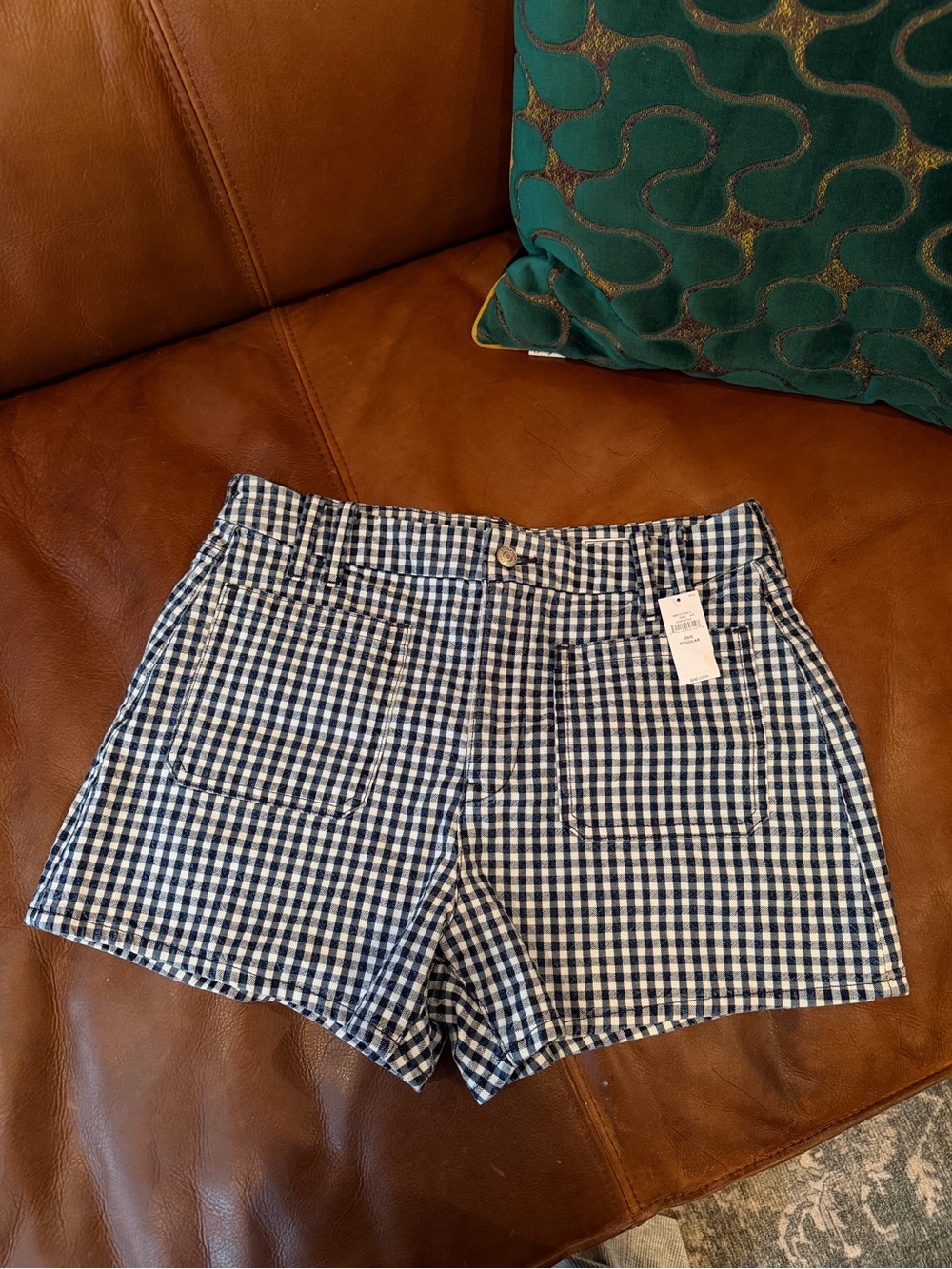 GAP Women’s Gingham Relaxed Straight Denim Shorts (Size 29/8)